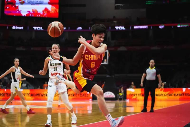 九游娱乐-女篮内线顶级，后卫+锋线实力堪忧！没得分没传球，太耽误上限了